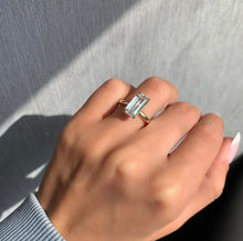 Load image into Gallery viewer, 2.20ct Emerald Cut Engagement Ring